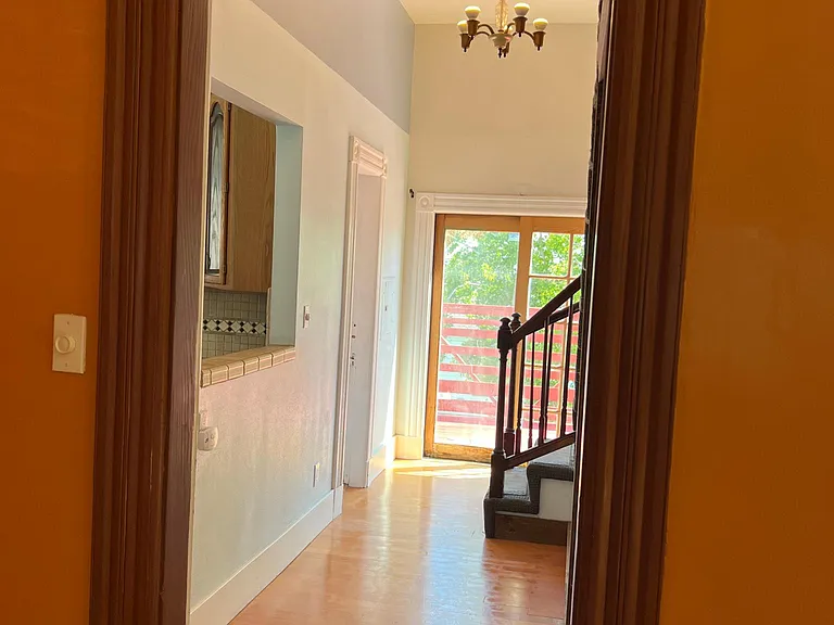 639 Georgia St — Photo 24