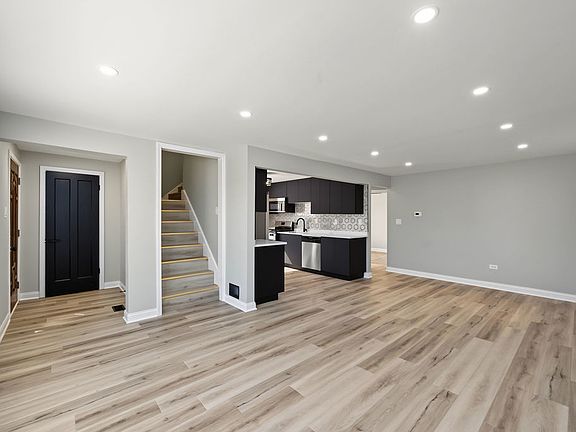 4th image of 11256 S Avenue L