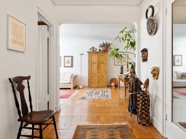 255 West 23rd Street image 1 of 7