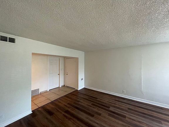 5th image of 2705 W Rosecrans Ave APT 1