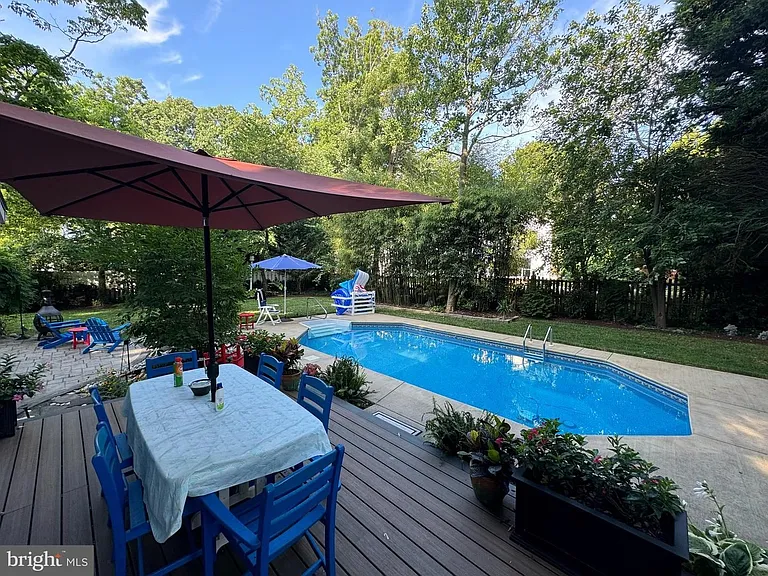 106 Kingsbridge Rd — Photo 32