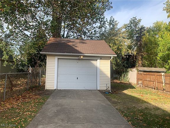 5th image of 10819 Hampden Ave
