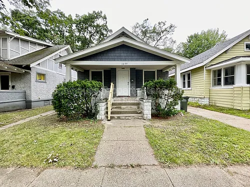 1699 Superior St Photo 1