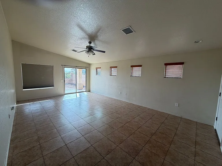 4662 Redwood St — Photo 2