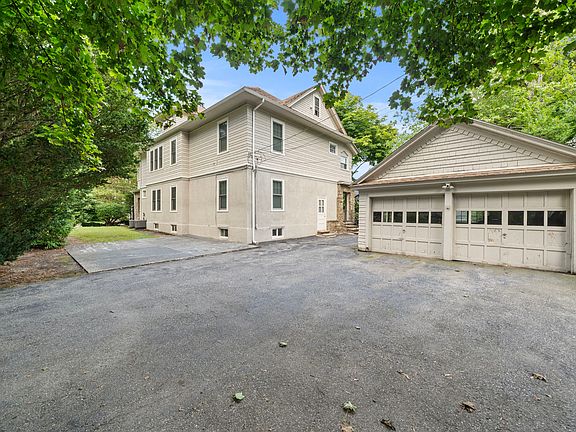 4th image of 11 Roseland Rd #2