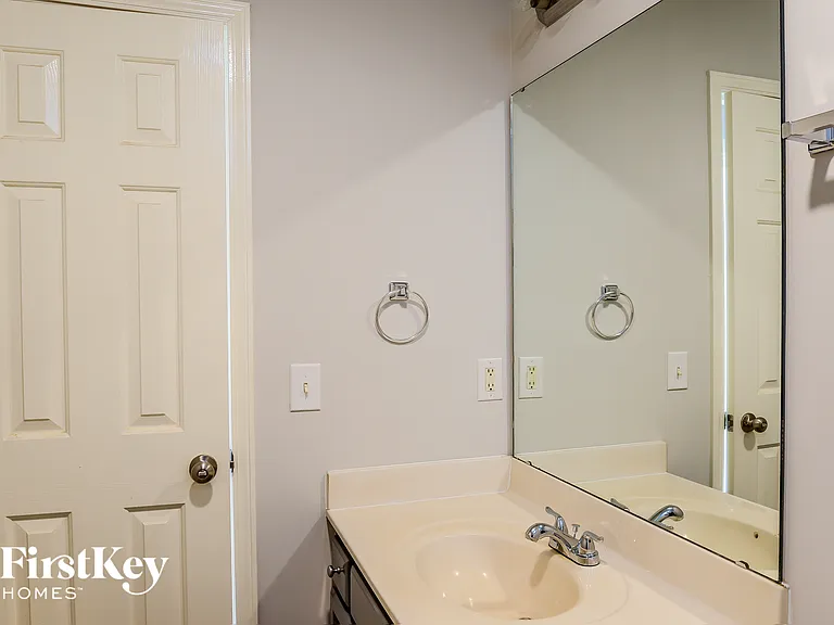 1259 Vincent Dr — Photo 13