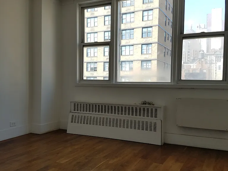 200 E 30th St #9F — Photo 2