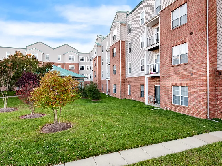 Laurel Lakes — Photo 29