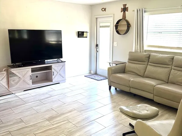 8403 W Grover Cleveland Blvd, Homosassa, FL 34446