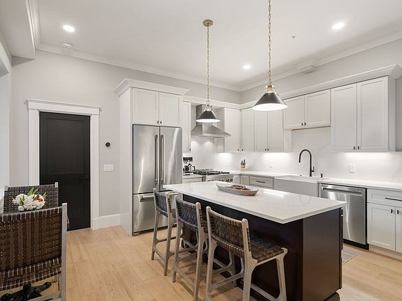 5th image of 40 Mount Vernon St APT 1
