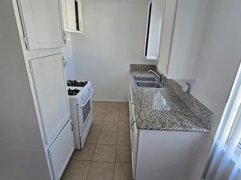 1814 Grismer Ave #K — Photo 3