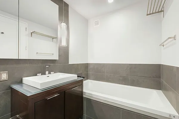 Rented by MNS | media 18