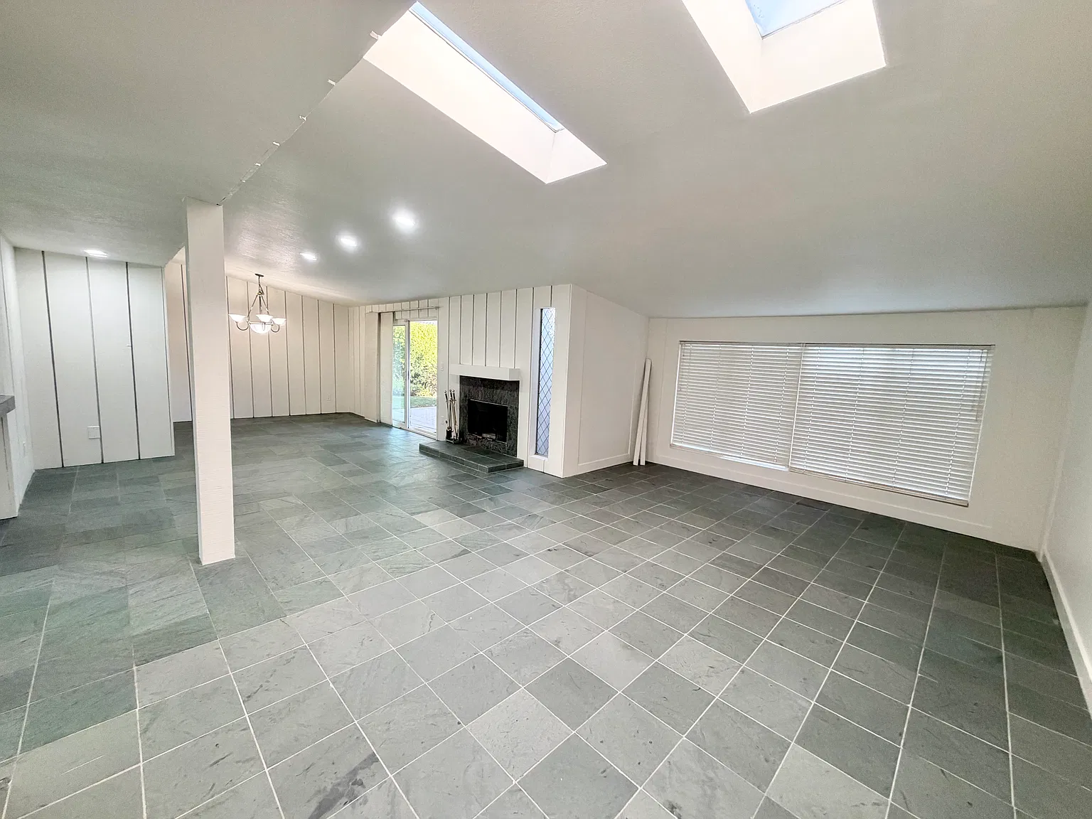4 bed, 2.5 bath, 2097 sqft, $5,000 — Photo 3