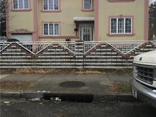 243 Arcadia Ave, Uniondale, NY 11553