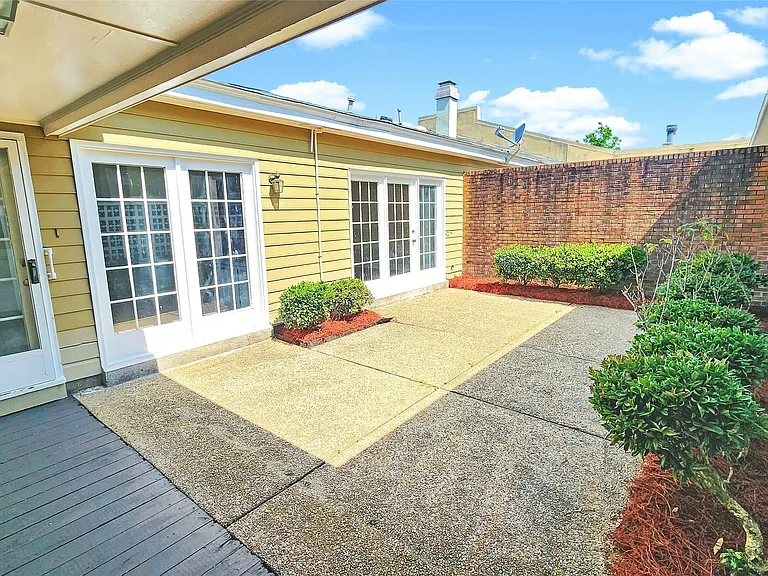 2067 Hazel Hedge Ln — Photo 24