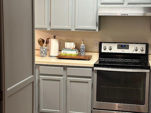 5th image of 626 S 38th St W Unit 8
