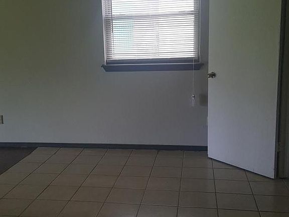 3rd image of 3709 Veterans Ln