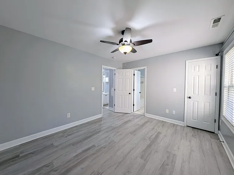102 Cottage Ct — Photo 12