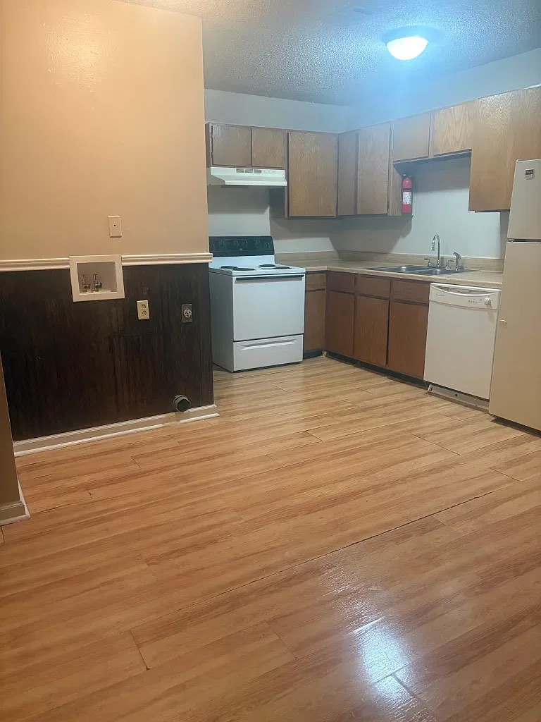 2 bed, 825 sqft, $695 — Photo 1