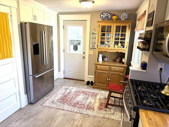 5th image of 414 1st Ave NE