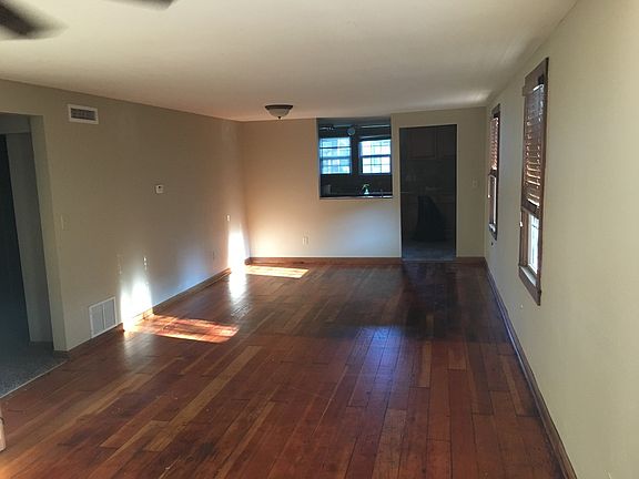 3rd image of 232 1/2 Main St #232-WH
