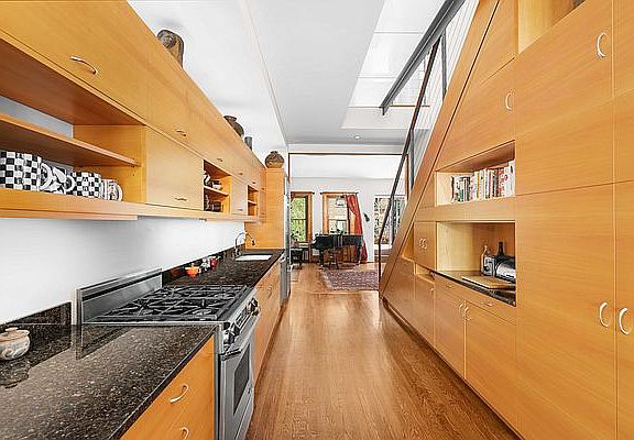 4th image of 325 W 82nd St #4/5