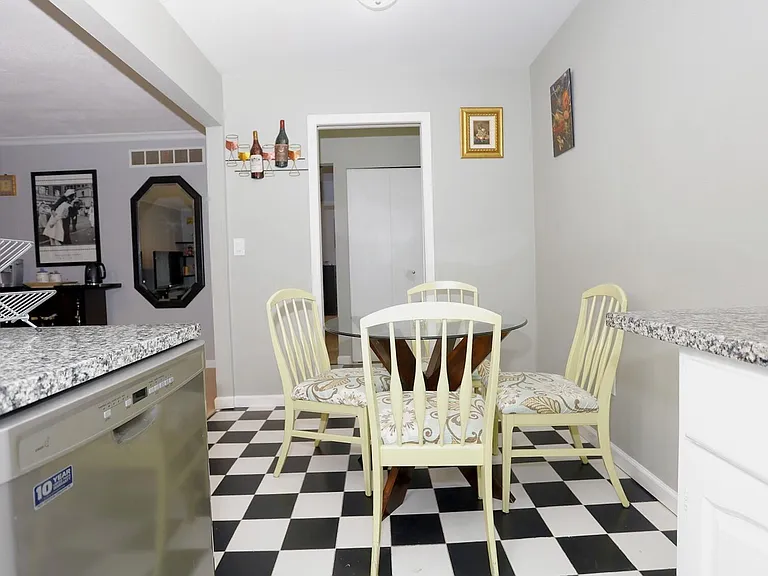 1616 Washtenaw Ave — Photo 7