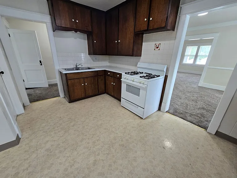 1109 Dousman St — Photo 10