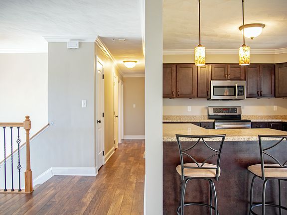 3rd image of 2108 Peach St