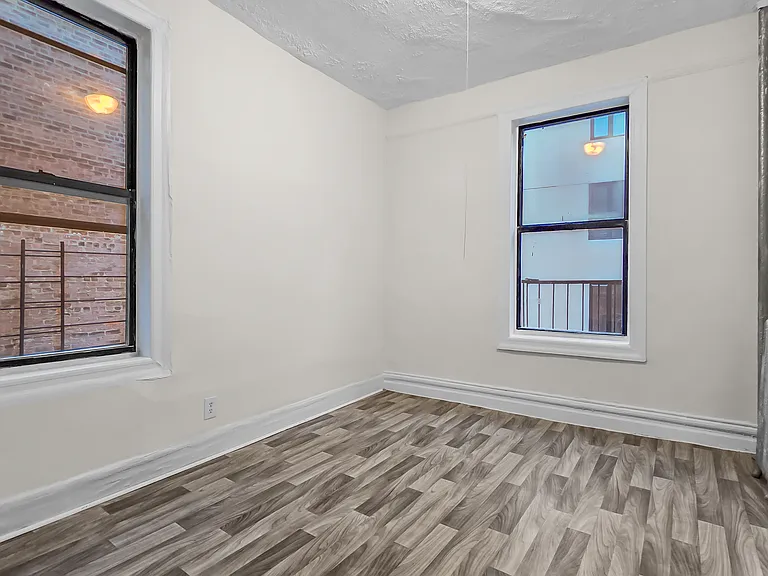 102 Nagle Ave #4 — Photo 5