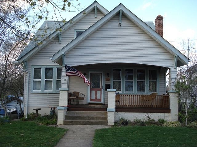 1st image of 302 Oakridge Blvd