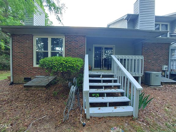 3rd image of 1037 Hempstede Dr