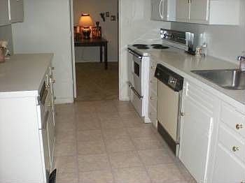5th image of 1009 Hamlin Dr