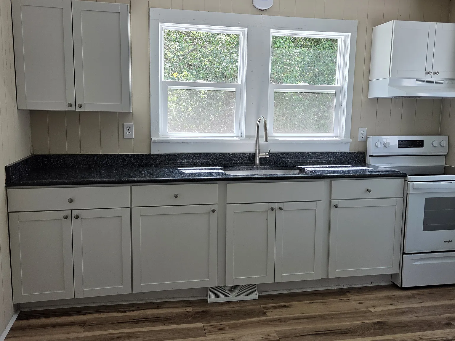 2 bed, 968 sqft, $1,350 — Photo 3