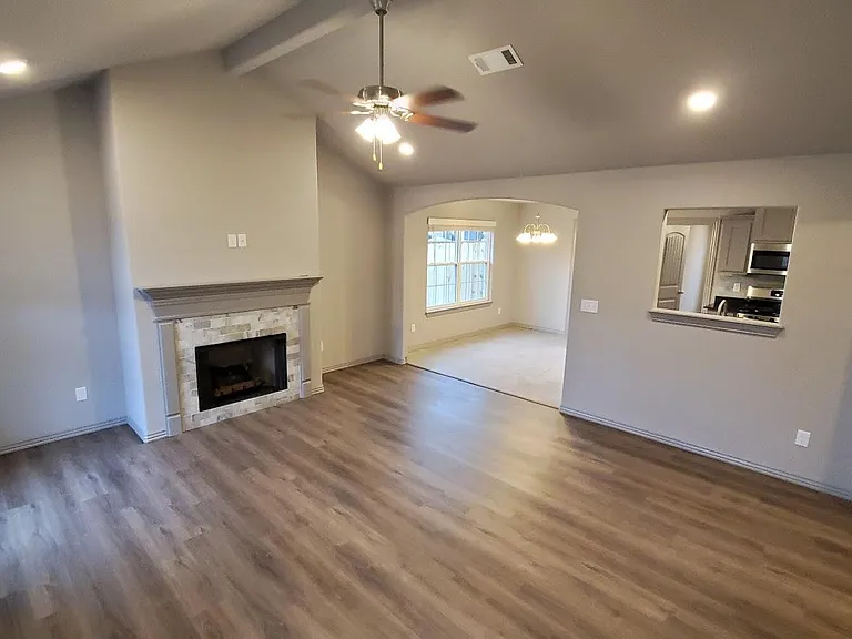 2315 W Margaret St — Photo 2