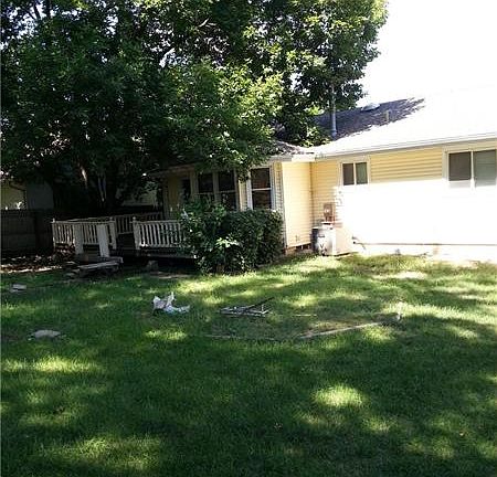 3rd image of 2927 Leawood Dr
