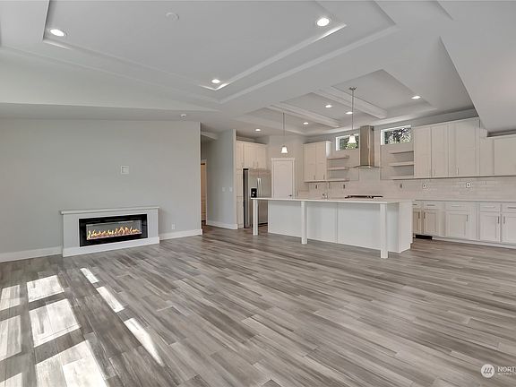 5th image of 2090 Glacier St #56