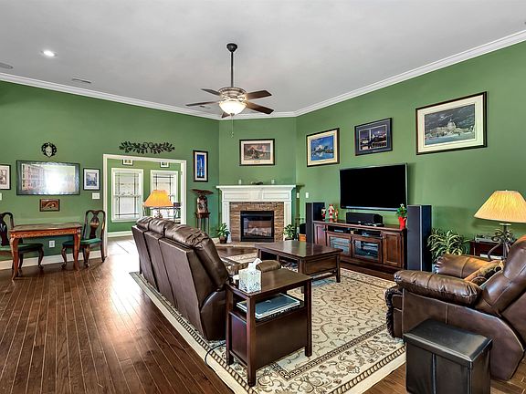 3rd image of 200 Pebble Creek Dr SW