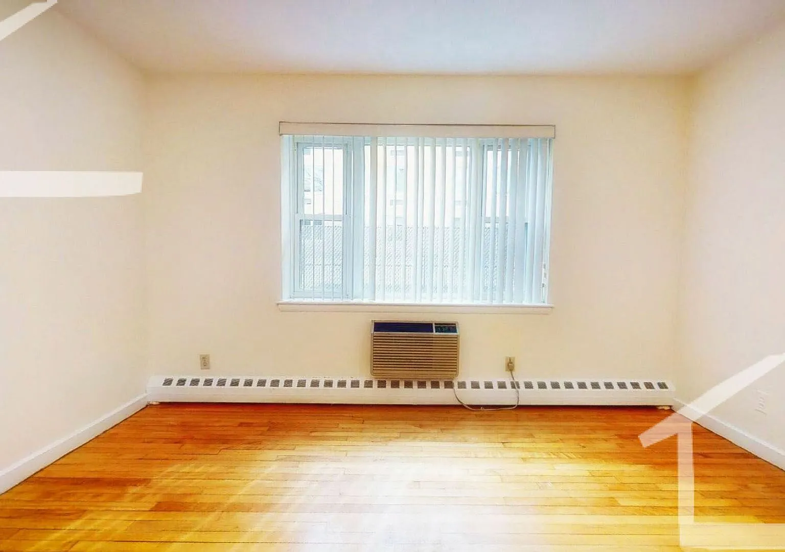 9/1 No Fee! Spacious 2BR near Coolidge Corner, Longwood — Photo 2