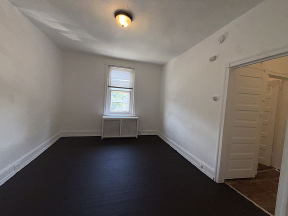 5th image of 2200 Winton St #2F