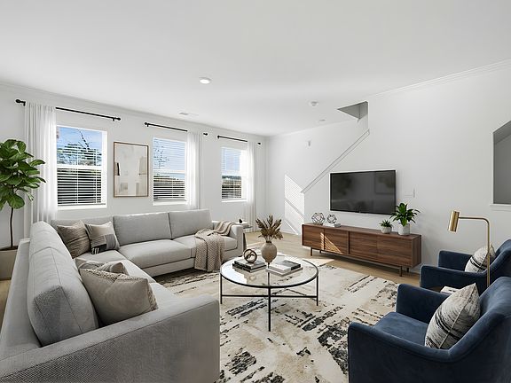 3rd image of 1330 Lakota Pl SE