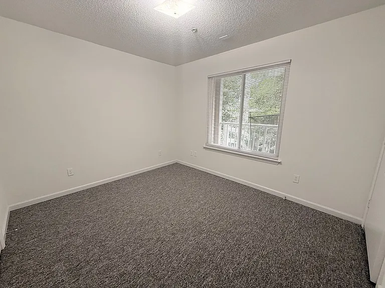 1511-102 Graduate Ln — Photo 9