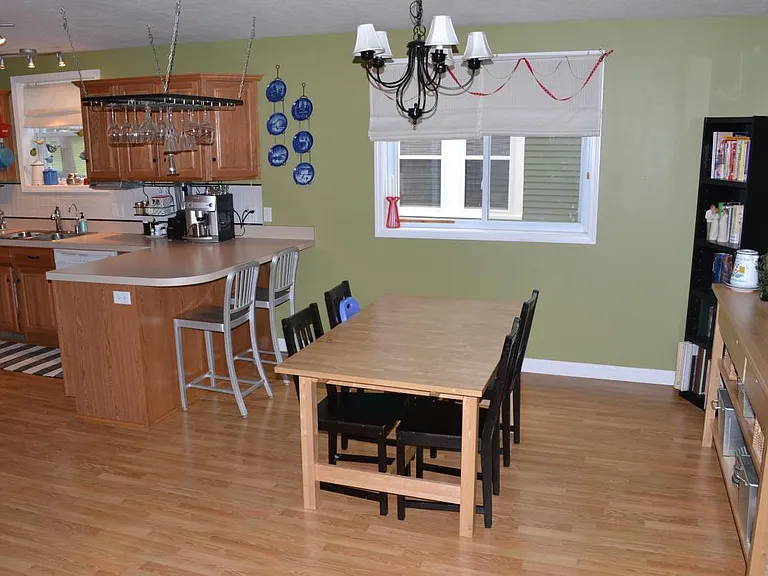 1425 Sigsbee St SE — Photo 4
