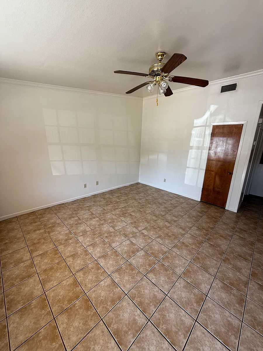 Building Photo - 208 Veterans Ave #106