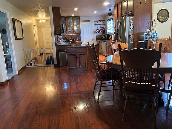 Eating area open to Kitchen