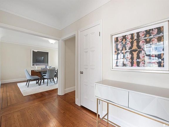 2nd image of 2525 Elm St #2525
