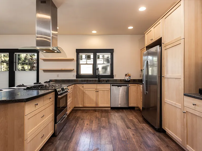 2340 NW Bens Ct — Photo 5