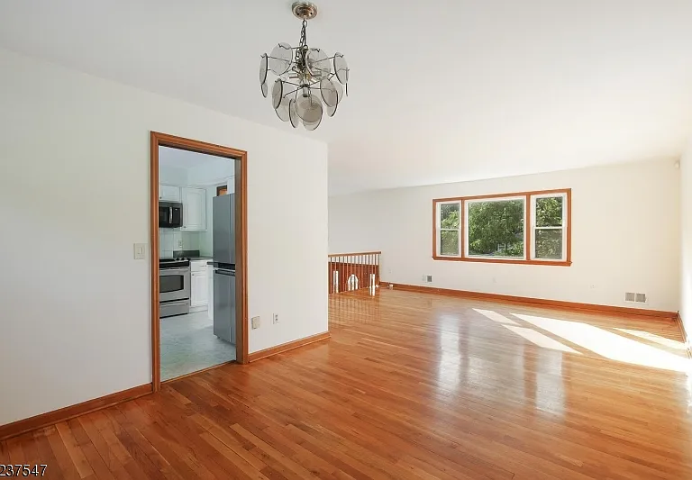 2128 W Broad St — Photo 13
