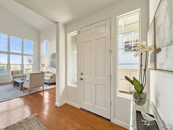 4th image of 252 Waterside Circle