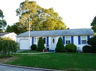 5 Stoneham Dr, Riverside, RI 02915